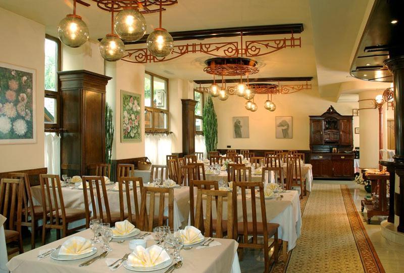 Hotel Irisa Bucarest Extérieur photo