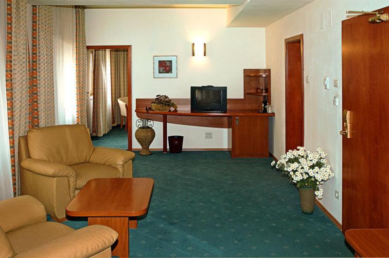 Hotel Irisa Bucarest Chambre photo