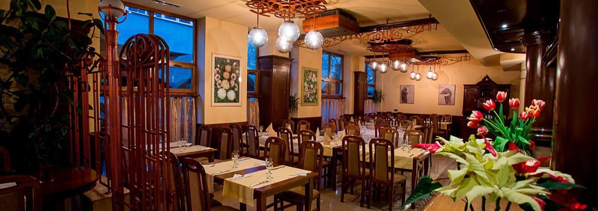 Hotel Irisa Bucarest Extérieur photo