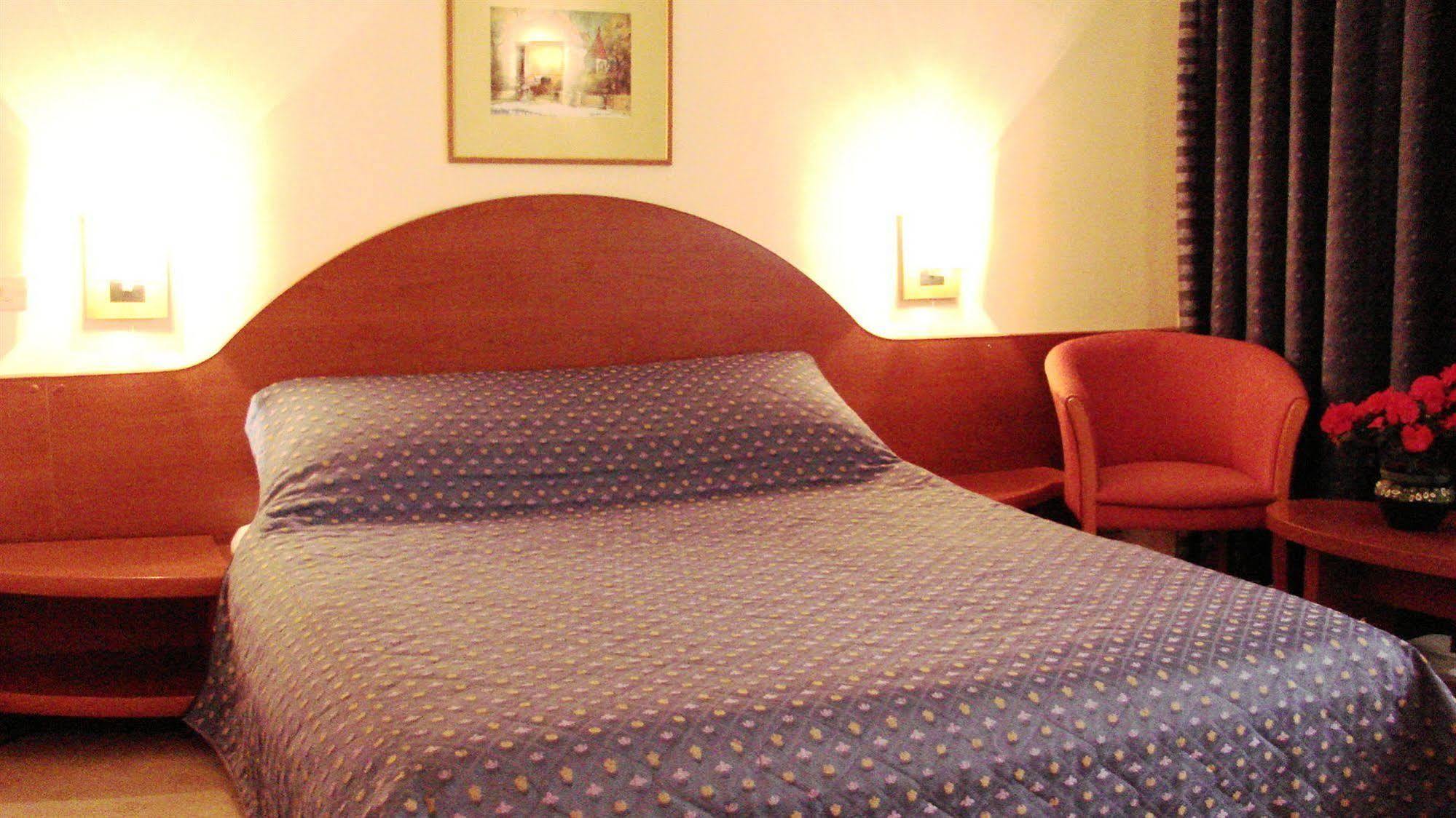 Hotel Irisa Bucarest Extérieur photo